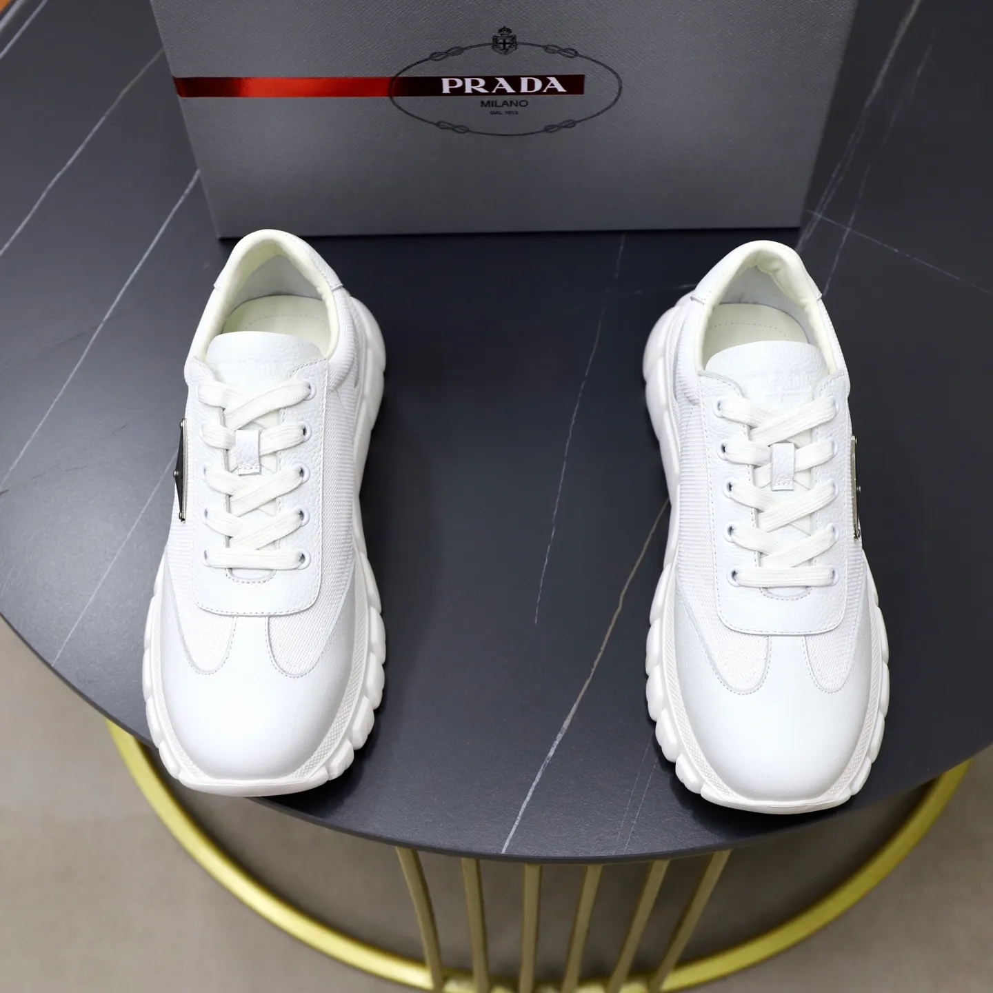 Ex-factory price: 700💰Top original order Brand: PRADA (Prada) Standard code: Men's size 38/44 (45 can be customized) Grade: Same as the official website Material: Original cowhide stitching, cowhide lining, original combination two-color wear-resistant soft outsole Style category: casual sports version, young fashion, European and American trend, British style Color: actual picture color